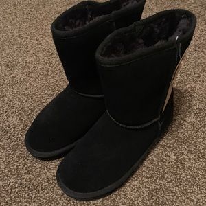 Black (fake) UGGS